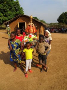  Children with a statue of the Holy Infant Jesus of Prague