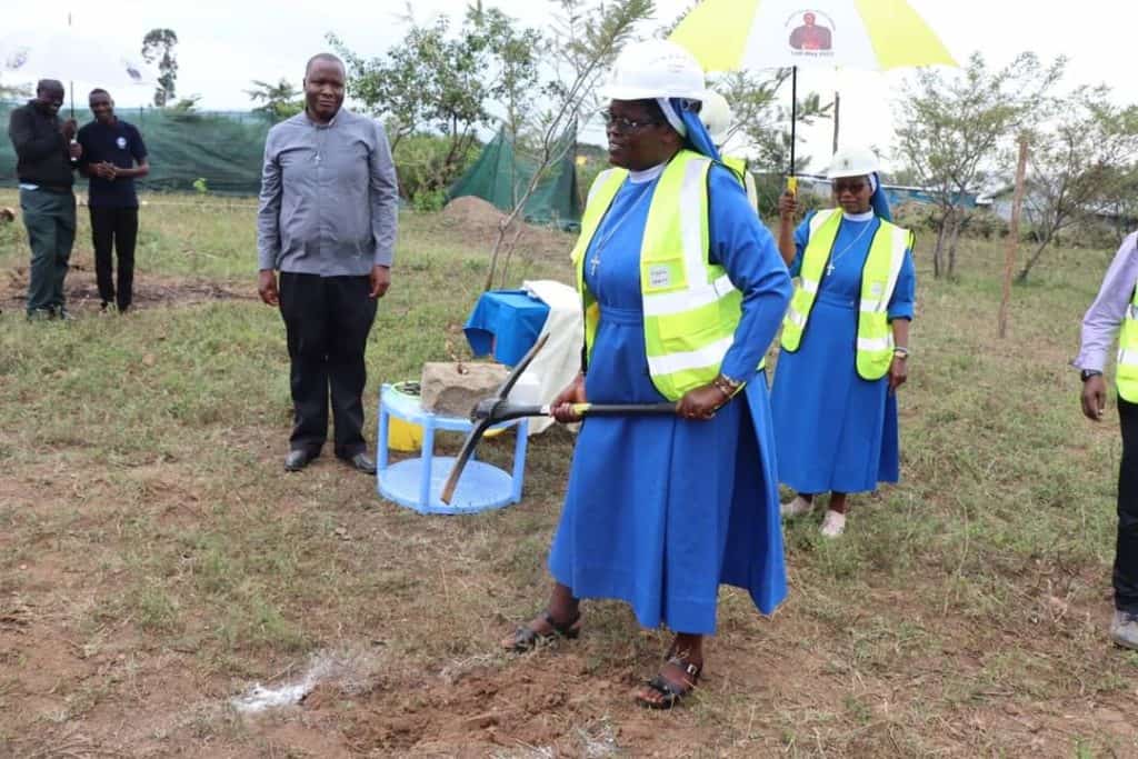 Build a House and Formation Center for a Congregation in Kenya