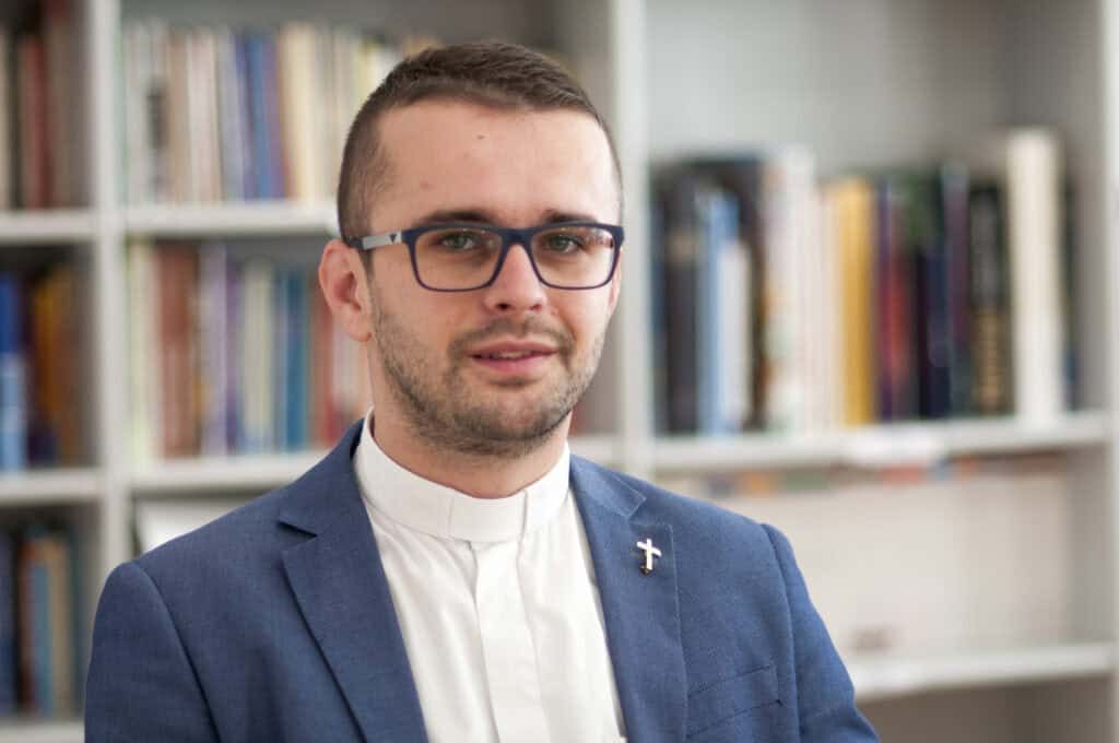Father Dražen Kustura