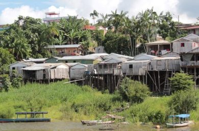 Brazil - Prelature of Tefé - Tefé - 23.11.2019:

Houses on the River Side of the lake of Tefe.