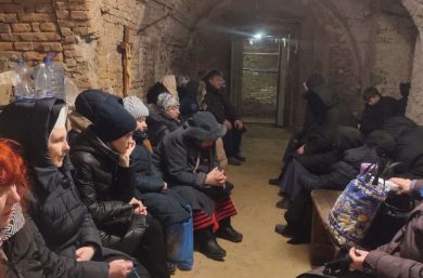 Photo: Sisters together with other people in shelter

Religious Sissters in shelter - for security reasons no names and no places mentioned - War in Ukraine 2022