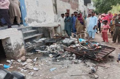 Pakistan, August 2023 
Up to 15 church buildings were attacked and hundreds of Christian homes destroyed after extremists went on the rampage. The incident follows an accusation of blasphemy against a Christian cleaner accused of desecrating the Quran and insulting the Prophet of Islam.
Mass exodus as mob burns churches and homes in Jaranwala.
PAKISTAN / FAISALABAD 23/00378
Basic necessities assistance (Phase 1/2) for the victims of Jaranwala after aggression from extremists on August the 16th, 2023