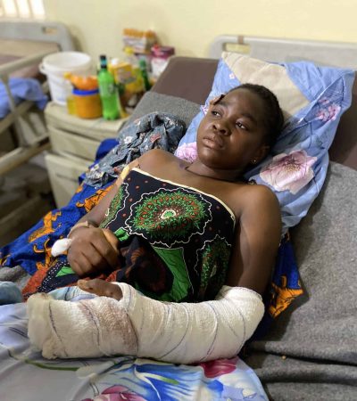 Testimonies Of Victims Fulani Herdsmen Blessing Ukertor (20) - on November 29 2022, Blessing Ukertor she survived a Fulani herdsmen attack on her village of Yeluwata. Both of her parents were killed in the attack, and Blessing is still in the hospital recovering from wounds to her hand and leg
The following project for refugees in the diocese of Markurdi IS NOT RELATED TO THIS TESTIMONY GIVING PERSON: NIGERIA / MAKURDI 22/00183 ID 2206963
Sleeping mats and blankets for 2500 IDPs living in a camp in Guma